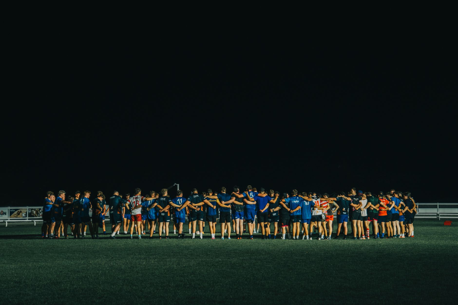 Team sport athlete practicing for Best preseason conditioning app for soccer players.