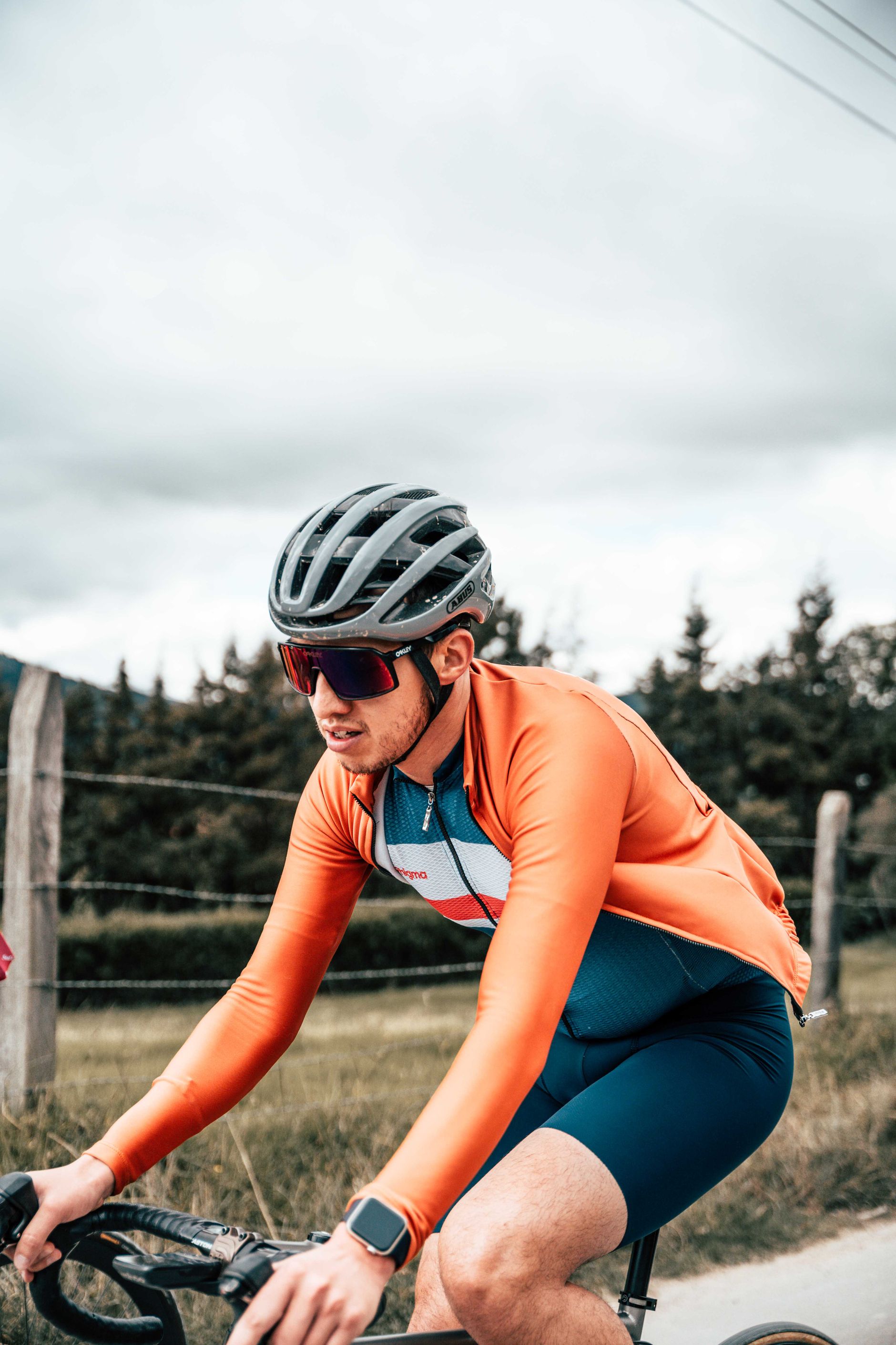 Focused cyclist training outdoors for smart personalized planning.